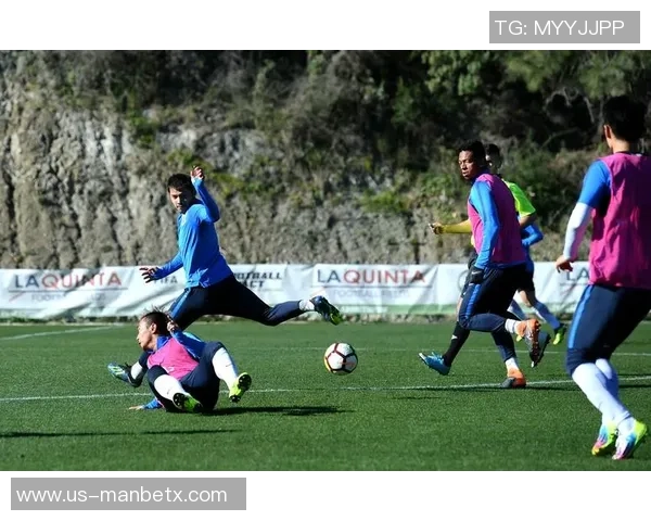 腰突困扰下的足球运动员如何重返赛场与健康生活的挑战与希望